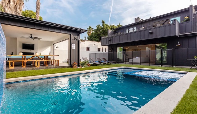 Lindenhurst 1 - Epitome of Contemporary Modern Luxury
