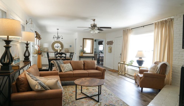 Family sized Lakeside Villa, easy walk to Lake Gregory beaches and boat dock.