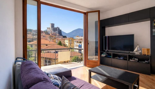 5 Terre-Lerici-Angioletta Apartment: Comfortable, Private Parking, Balcony, Wi-Fi