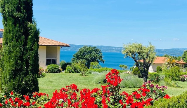 Villa 'Luxury Apartment Lake View' with Lake View, Private Terrace and Wi-Fi